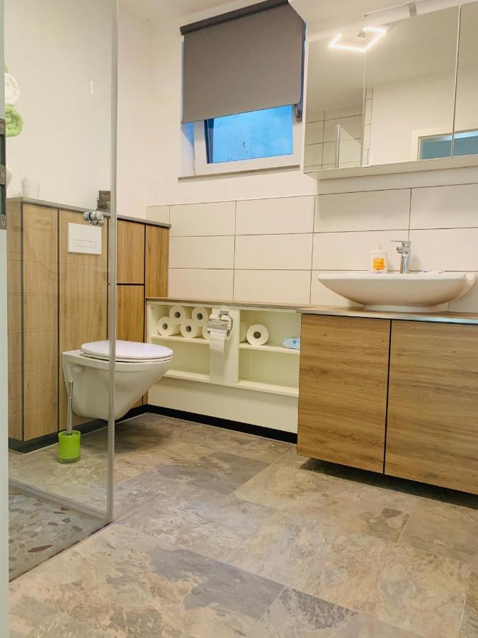 Firmen & Ferienwohnung Brecht 1 Waibstadt Bagian luar foto